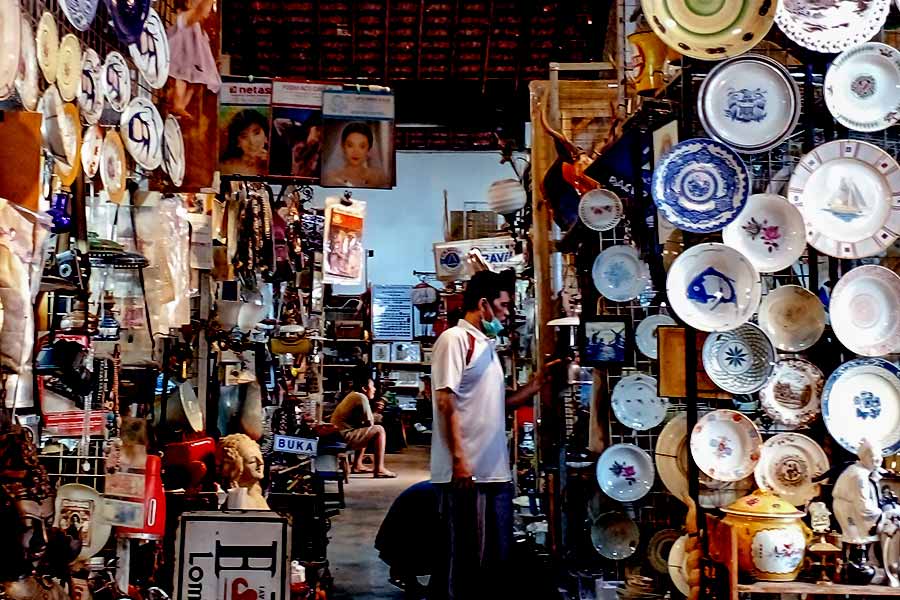 Pasar Klithikan Asem Kawak menjadi spot foto estetik, instagramable, dan vintage di Kota Lama Semarang
