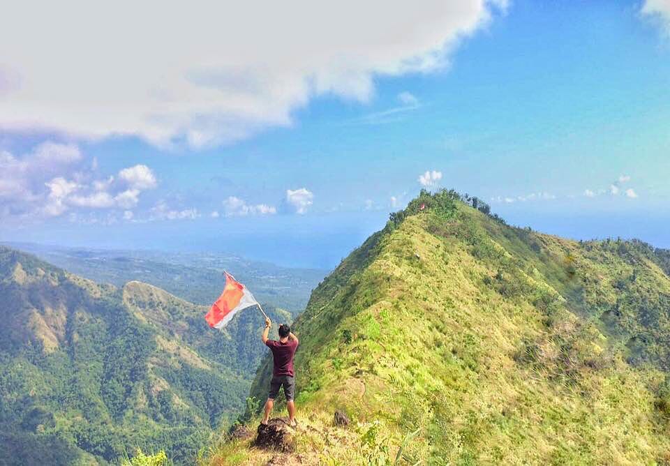 Daya tarik Bukit Mende Bali, wisata alam bukit hijau dengan pemandangan dari ketinggian