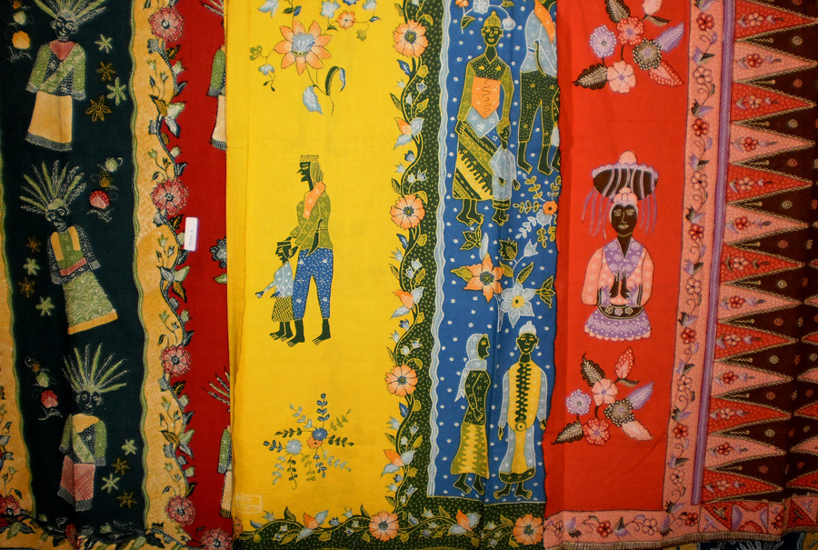 motif batik betawi jakarta ondel ondel