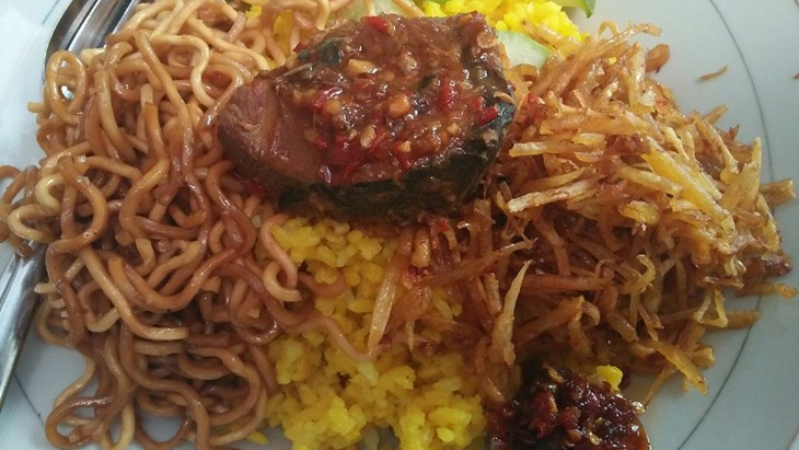 Nasi Kuning Ikang Telur © MerahPutih