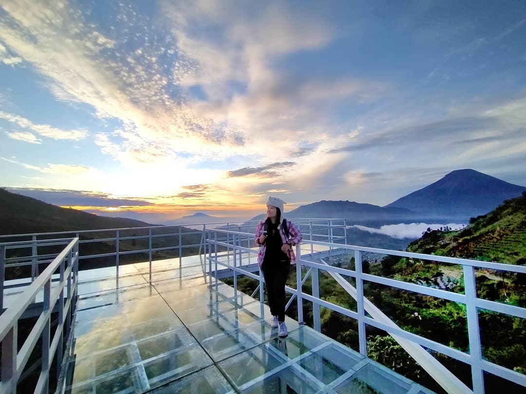 Jembatan kaca | @liatemanggung (Instagram)