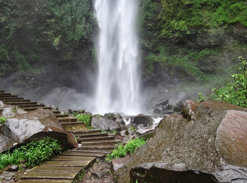 Berwisata Wahana Outbond di Air Terjun Coban Rondo Malang Berwisata Wahana Outbond di Air Terjun Coban Rondo Malang