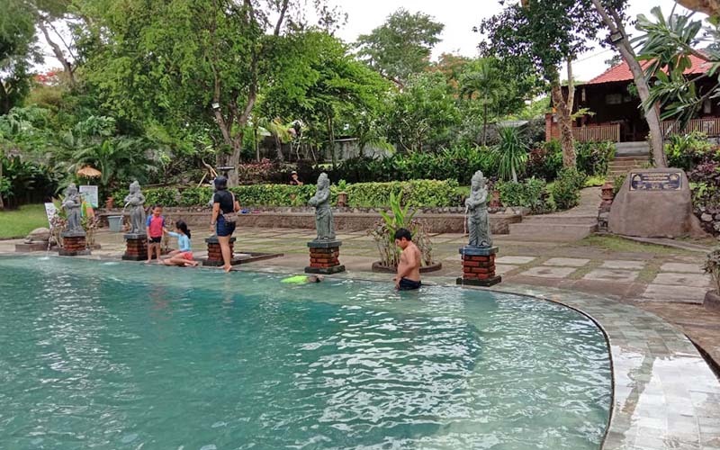 Harga tiket dan rute lokasi Pemandian Air Panas Banyuwedang di Buleleng Bali, sumber air panas alami dengan pemandangan tepi pantai