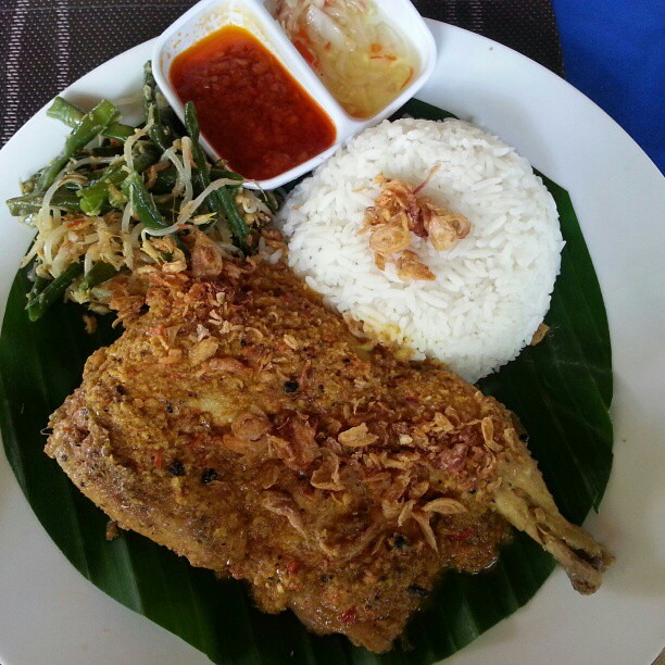 makanan khas bali ayam betutu