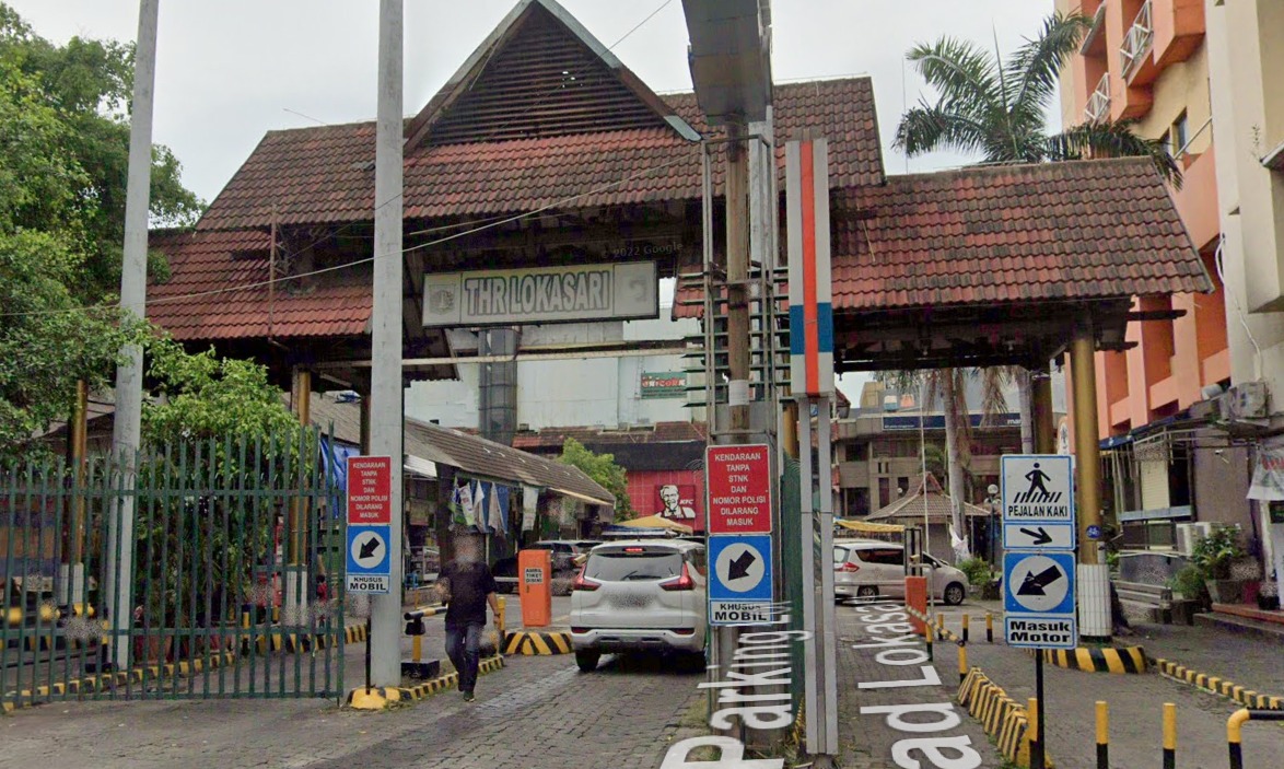 Gerbang Parking Lot Lokasari