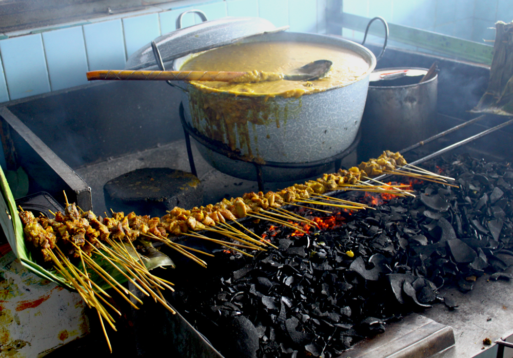 Membuat Sate Padang secara tradisional, mudah, dan simpel