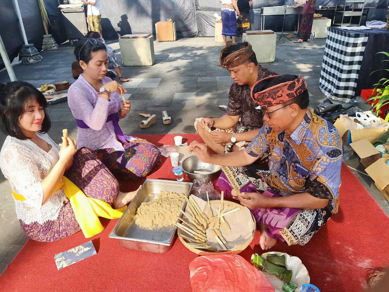 Resep mudah dan simpel membuat Sate Lilit khas Bali dari daging ikan atau ayam