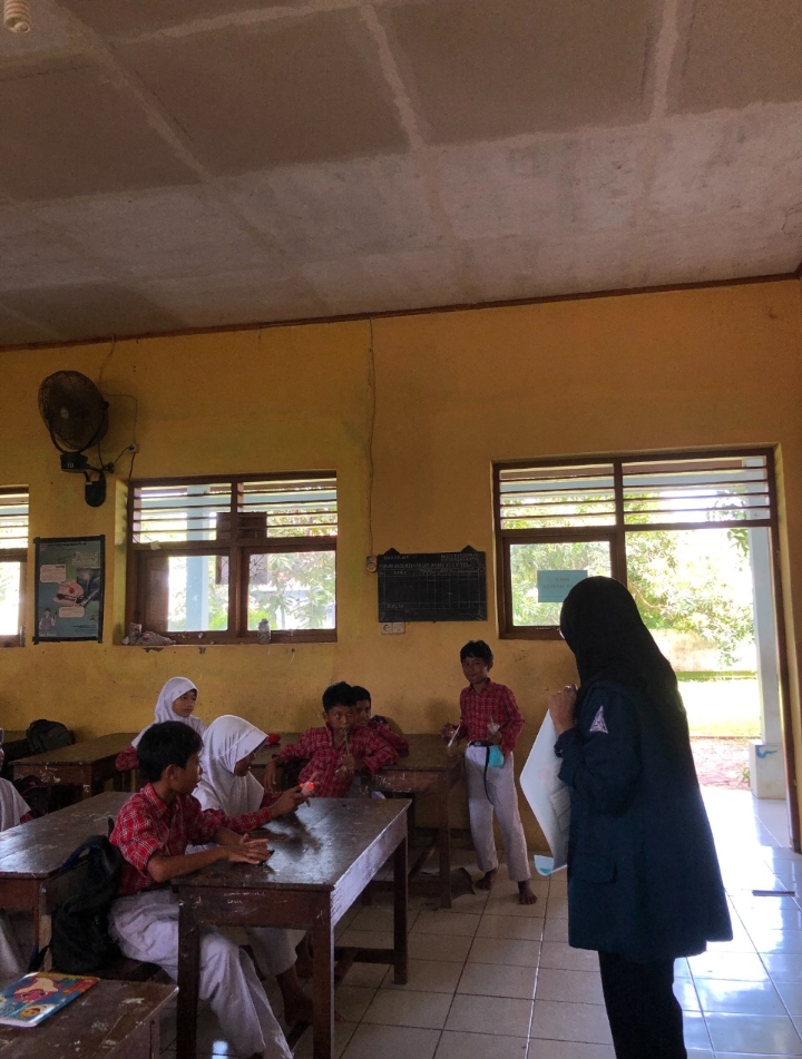 Sosialisasi Pangan Jajanan Sehat Menggunakan Media Poster
