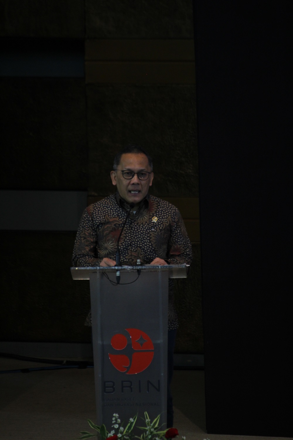 Kepala BRIN, Dr. Laksana Tri Handoko, M.Sc., saat memberi sambutan untuk Habibie Prize 2022 (Foto oleh Angiola Harry | Dokumen pribadi)