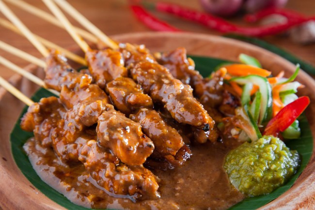 Sate Ambal khas Kebumen yang tercipta karena banyaknya daging ayam dan tempe