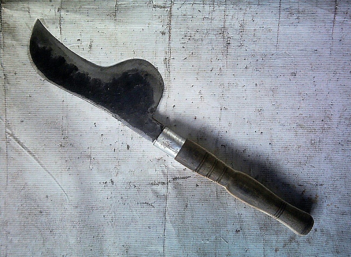 Kudi atau Khudi, senjata tradisional asal Banyumasan, Jawa Tengah Kudi atau Khudi, senjata tradisional asal Banyumasan, Jawa Tengah