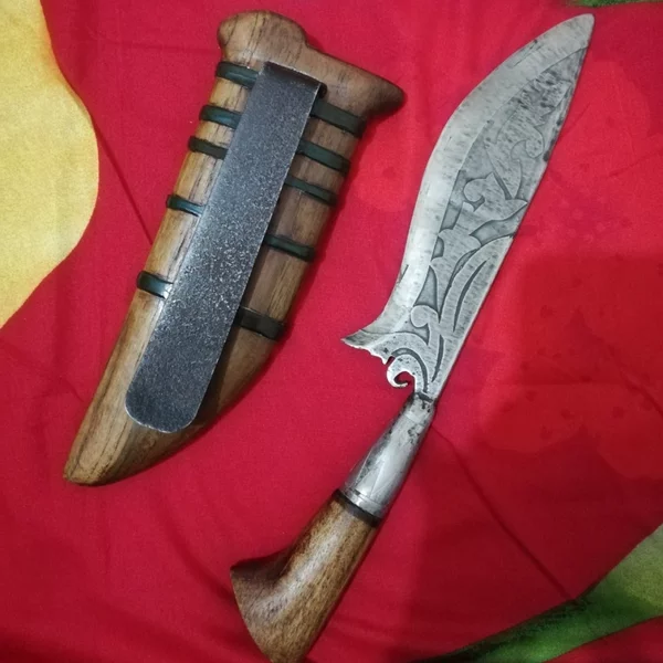 Wedhung, senjata tradisional asal Jawa Tengah Wedhung, senjata tradisional asal Jawa Tengah