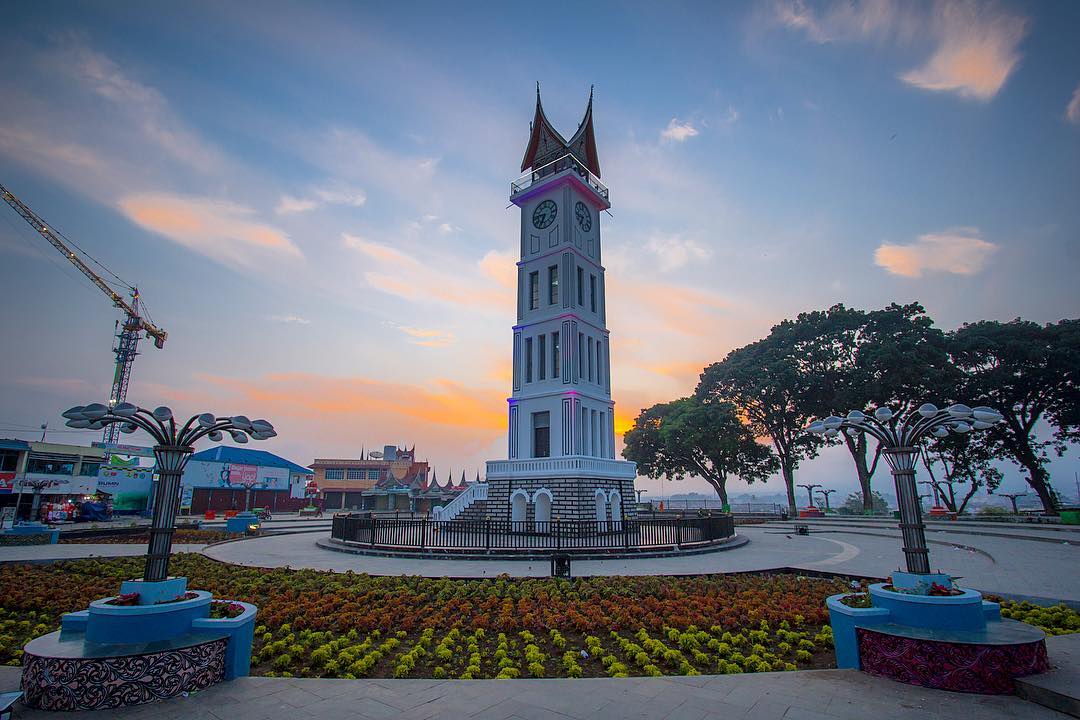 Jam Gadang. sumber: baraoutdoor.com