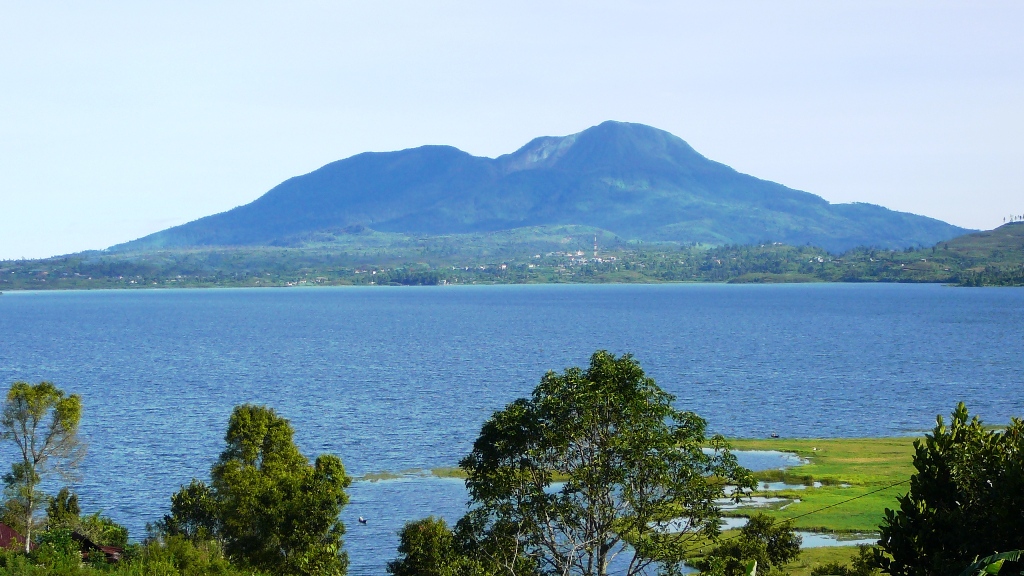 Pesona Danau Singkarak nan Indah @ksmtour.com