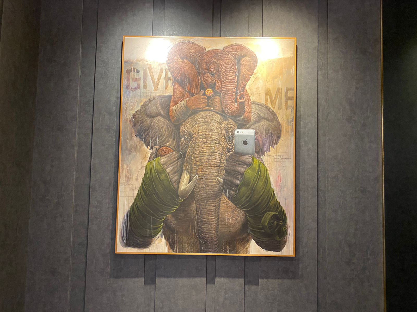 Lukisan Gajah di Hotel Aston Mojokerto foto by Putri Maulida GNFI