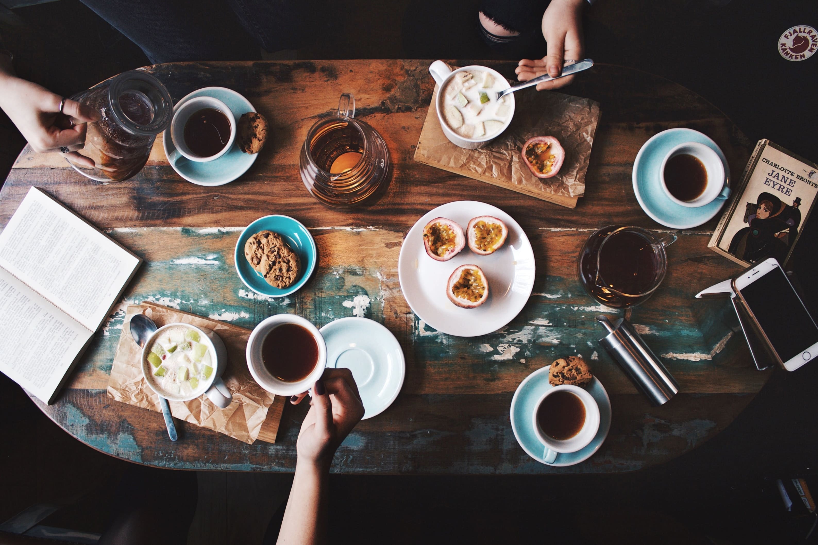 Ilustrasi ngopi bareng | Foto: pexels.com