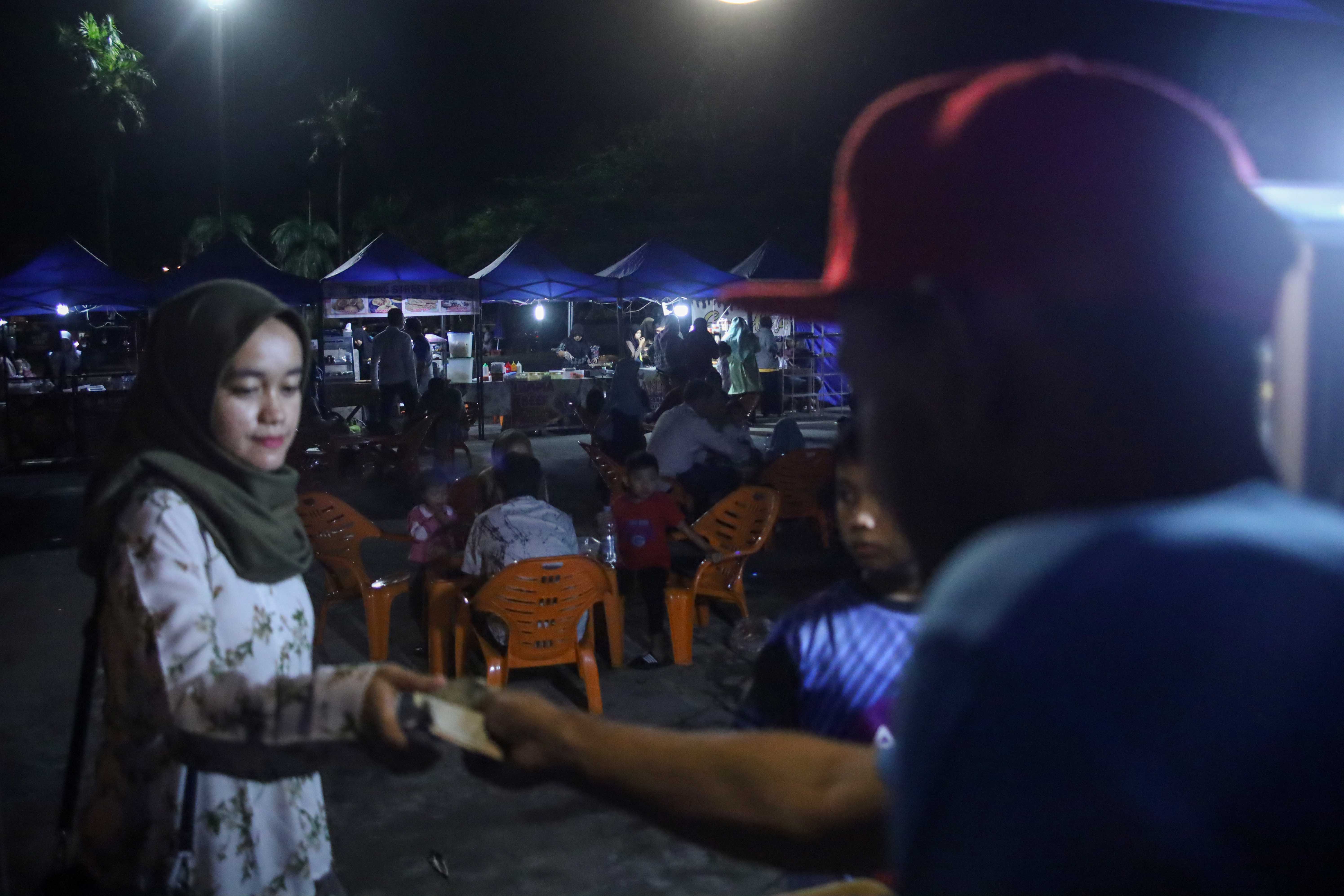 Interaksi Jual beli di Painan Night Culinary