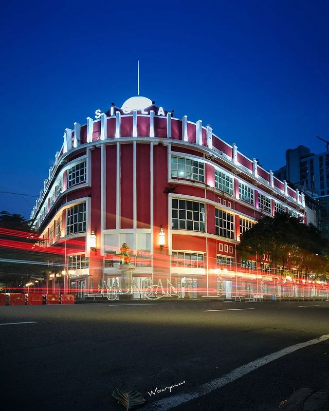 Jalan Tunjungan yang menjadi favorit destinasi anak muda di Surabaya (Foto: instagram @aslisuroboyo)