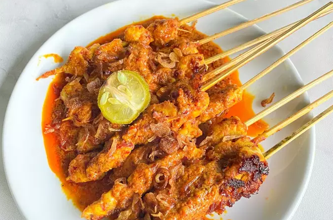 makanan khas kuliner lombok sate bulayak