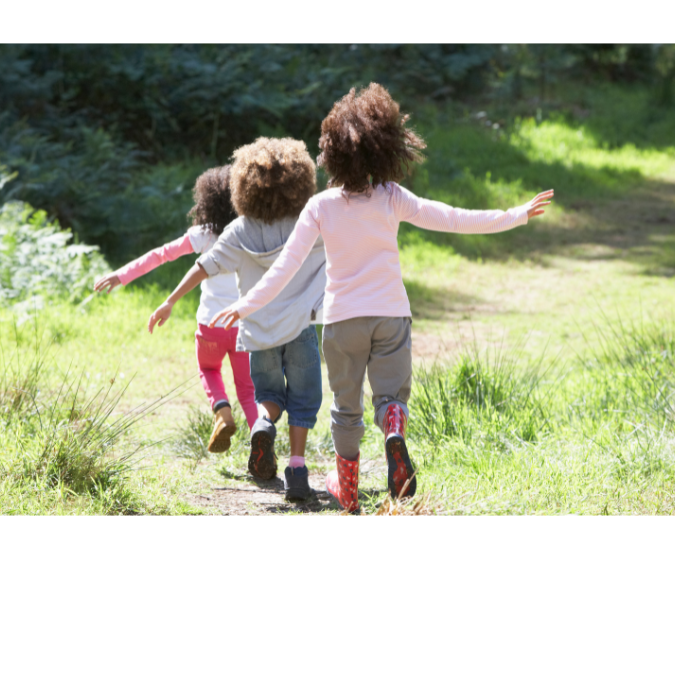 Anak-Anak yang Bahagia sedang menikmati waktu bermainnya | Sumber: www.canva.com