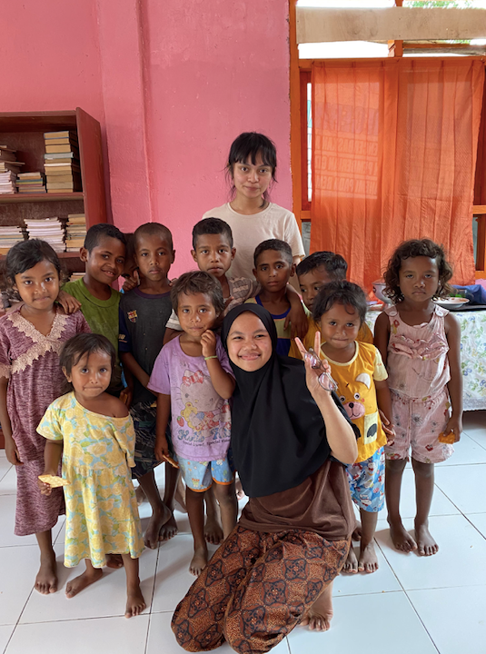 Bersama anak-anak Piliana yang selalu ceria | Sumber: Dokumentasi pribadi