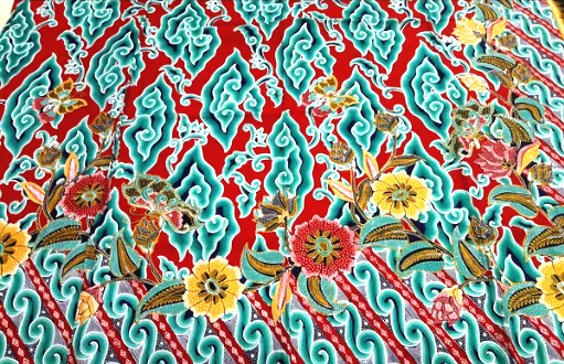 motif mega mendung kupu-kupu