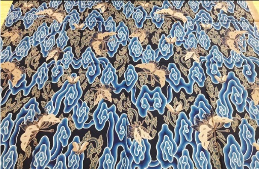 motif mega mendung kupu-kupu