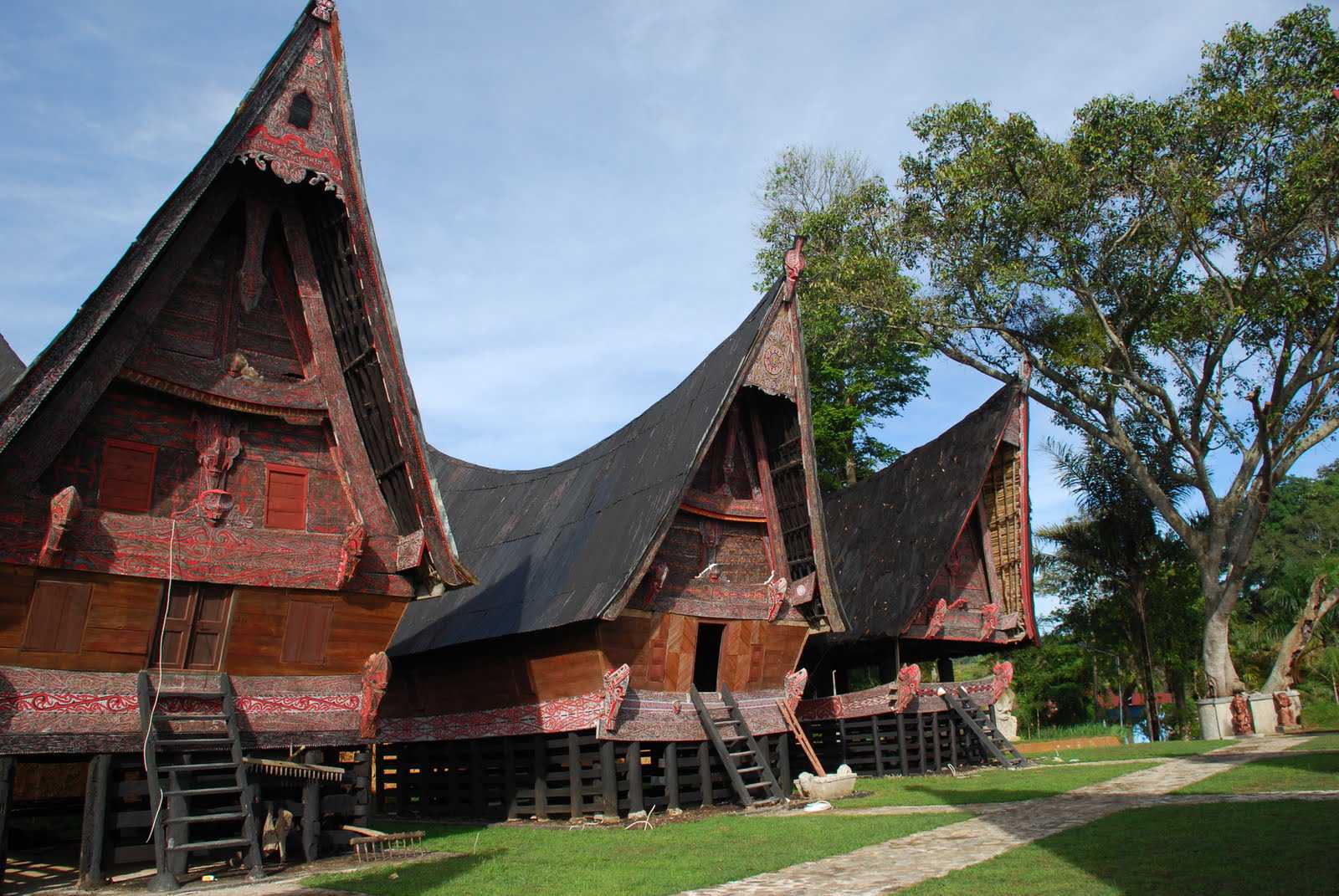 Rumah Adat Bolon Khas Suku Batak Sejarah, Keunikan, dan Filosofinya