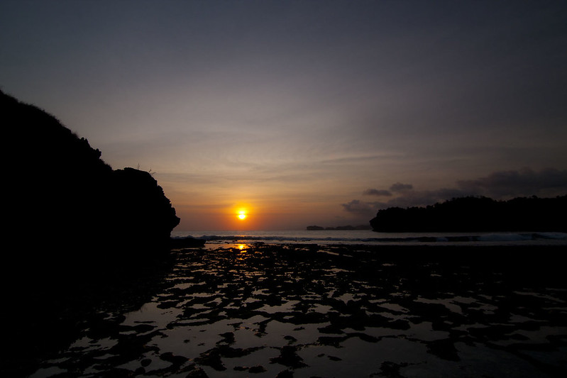PANTAI NAMPU