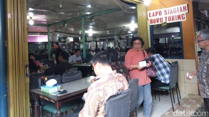 (Situasi di dalam Lapo | Foto: Aditya Mardiastuti/detik.com)