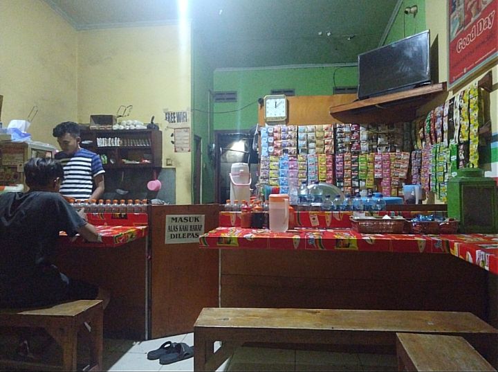 (Kedai mie instan ‘Warmindo’ | Foto: Refi Firdan Isnantya/Kompasiana)