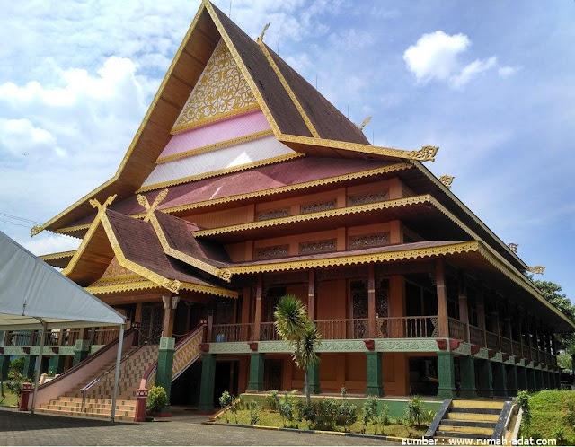 Rumah Selaso Jatuh Kembar, Balai Pertemuan dan Adat Masyarakat Riau