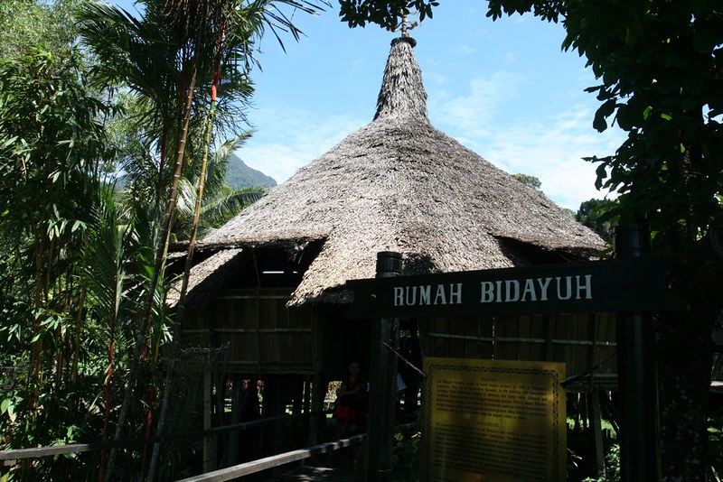 rumah adat kalimantan barat