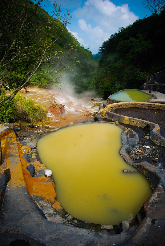 kolam air panas objek wisata gunung kelud