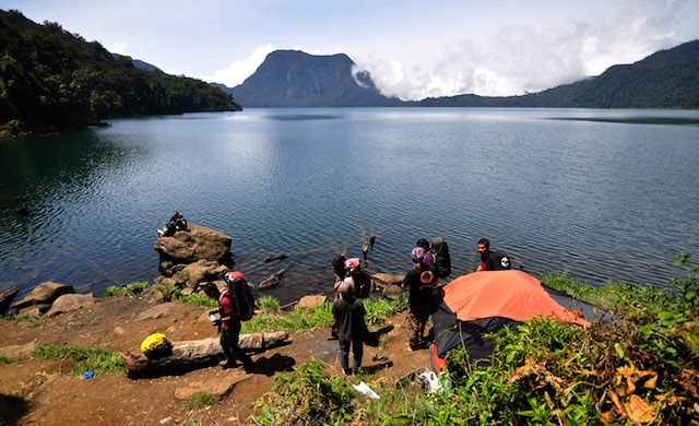 Berkemah di Danau Gunung Tujuh