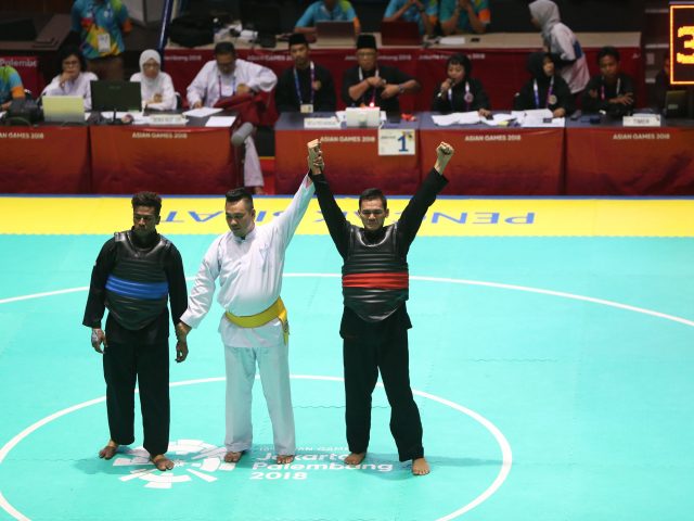 atlet pencak silat berpreastasi laki-laki