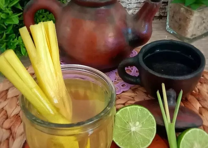 Minuman berbahan dasar sereh dan jeruk nipis atau biasa disebut dengan wedang seruni