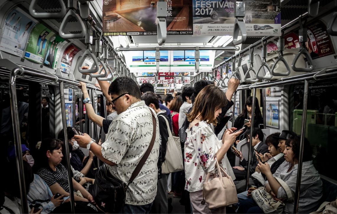 Kebiasaan Baik Orang Jepang: Suka Naik Transportasi Umum