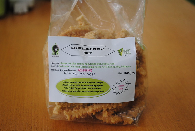 kue akar kelapa