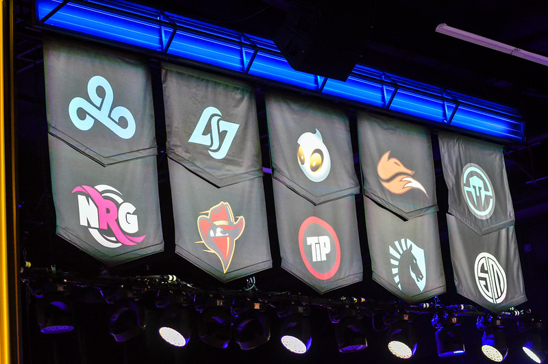 pengertian esport dan perbedaannya dengan gaming