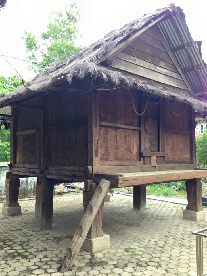 walai atau balai lumbung padi adat lampung