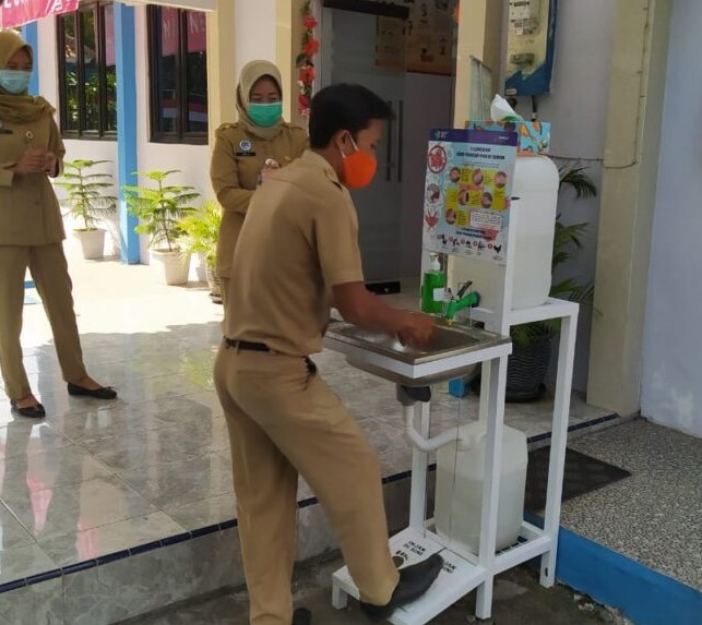 alat cuci tangan injak