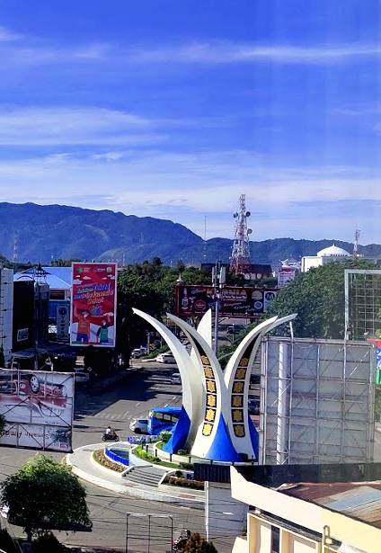 tugu simpang lima banda aceh