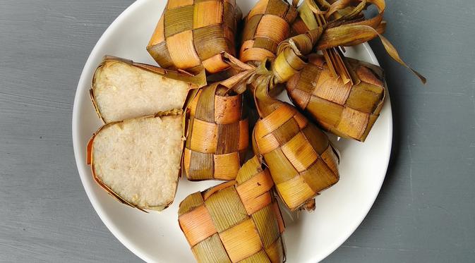 Ketupat, 10 Makanan Khas Lebaran Beberapa Daerah Di Indonesia Yang Patut Kamu Ketahui