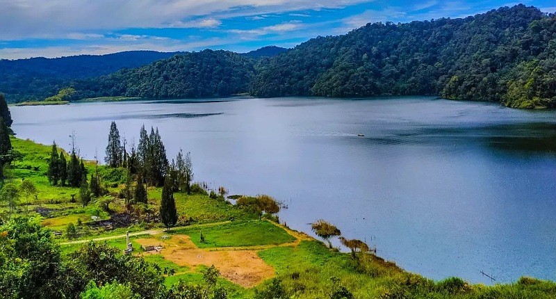 Panorama Danau Lau Kawar yang ada di dekat Gunung Sinabung
