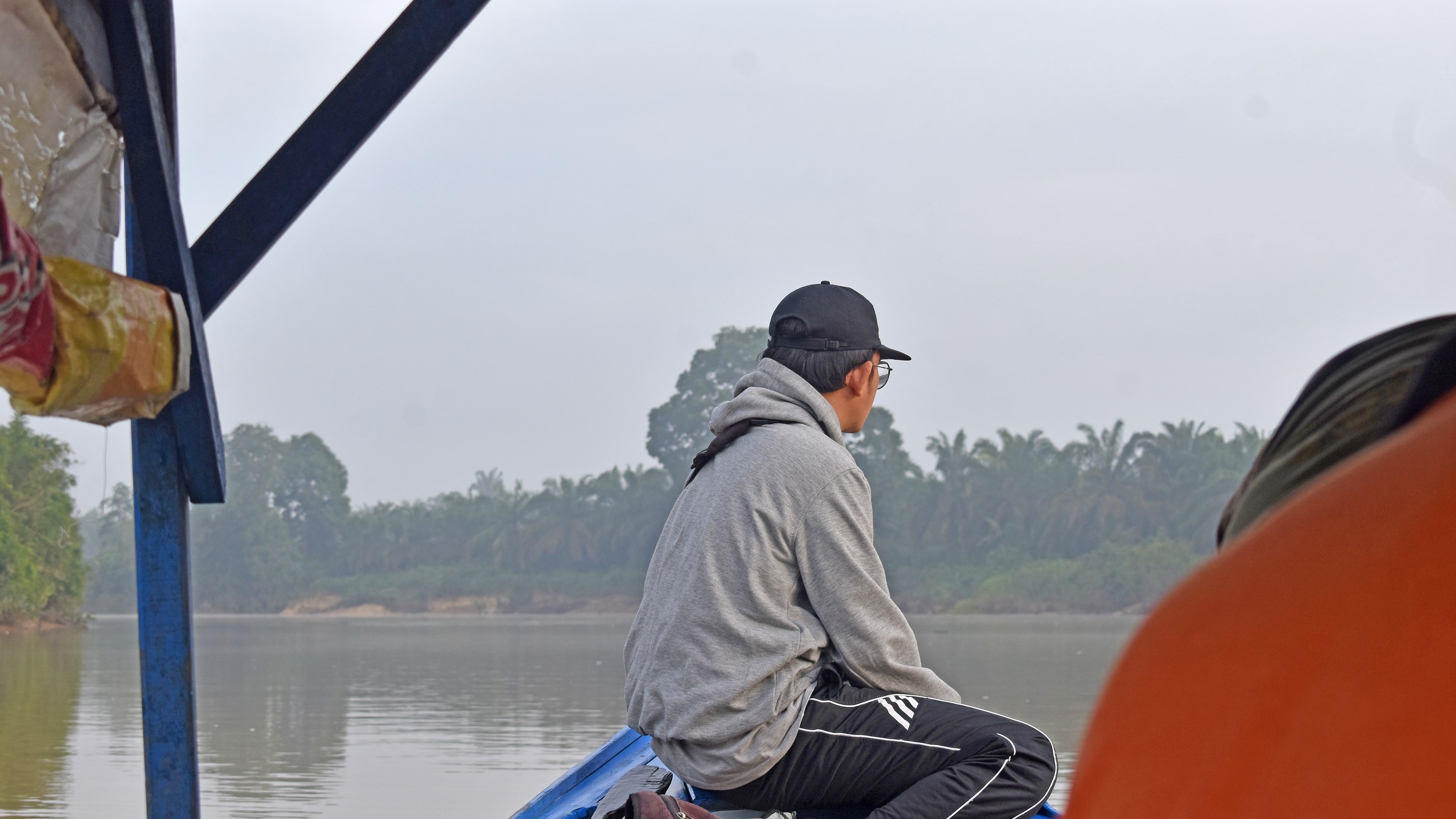 Mencari spot pancing | Sumber: Dokumentasi Pribadi