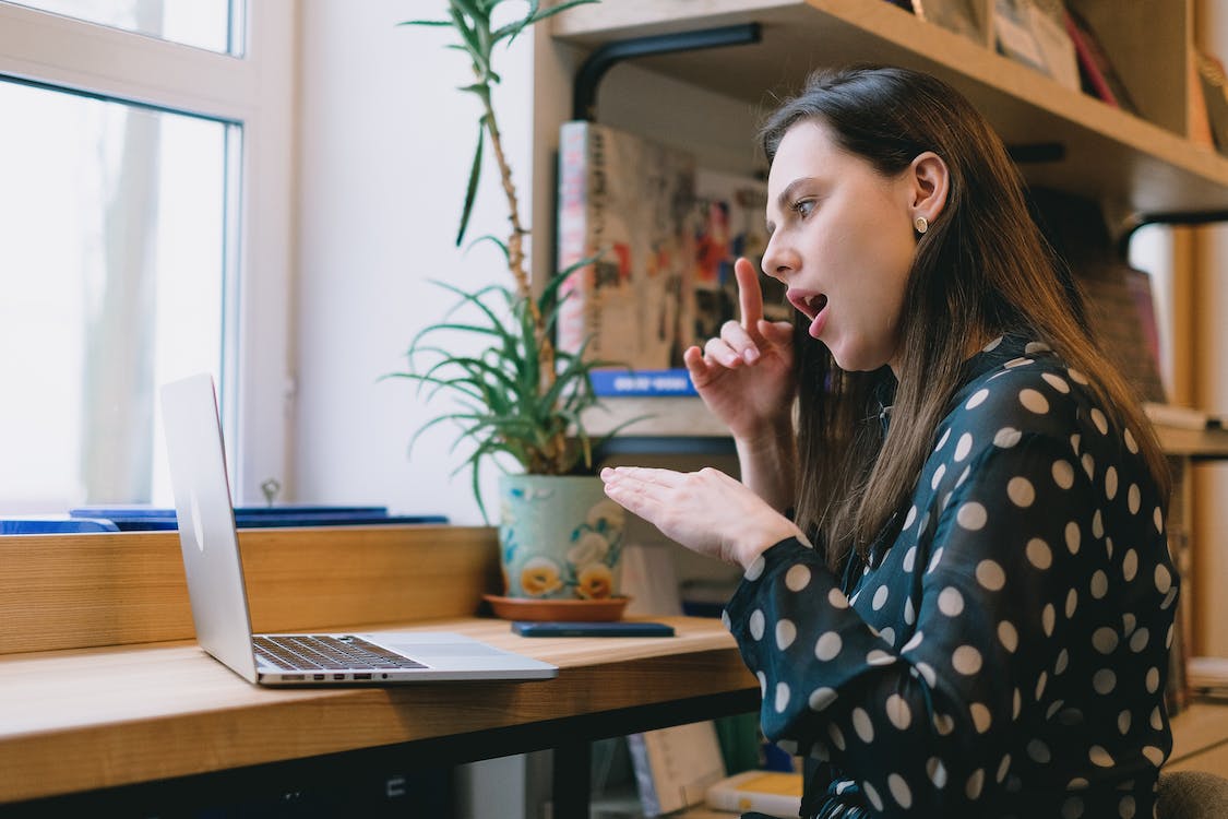 Tunarungu adalah Seorang yang rusak pendengarannya : SHVETS Prduction/pexels.com