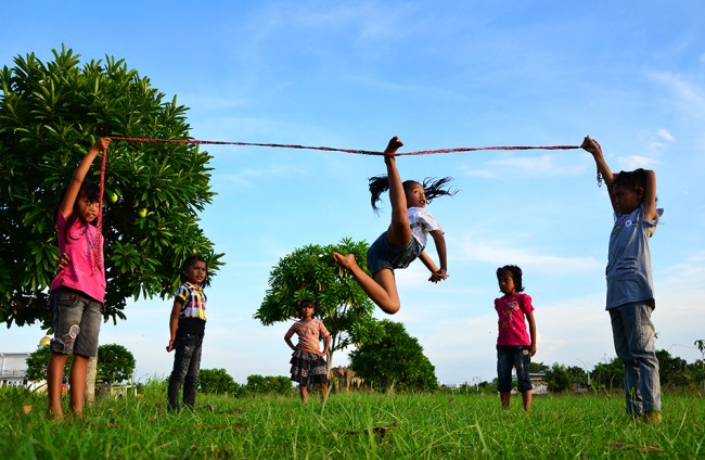 Mainan Lompat Tali | Foto: dpmpddukcapil.ntbprov.go.id