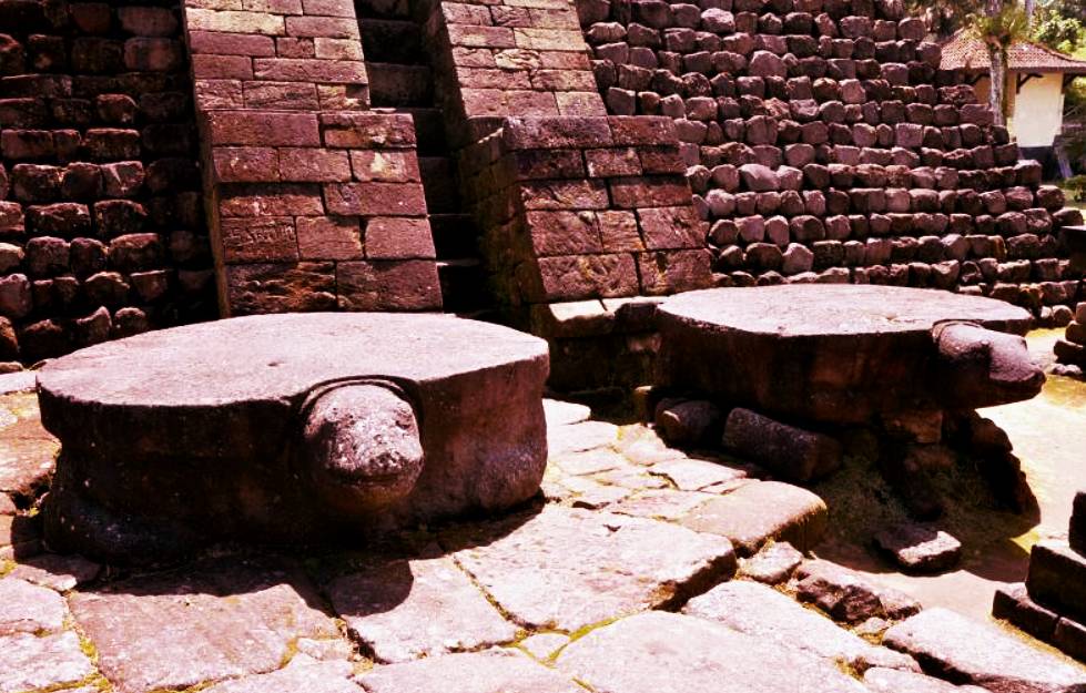 ciri bangunan arsitektur candi cetho