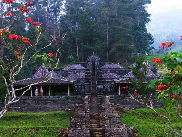 candi cetho tertinggi ketiga di indonesia